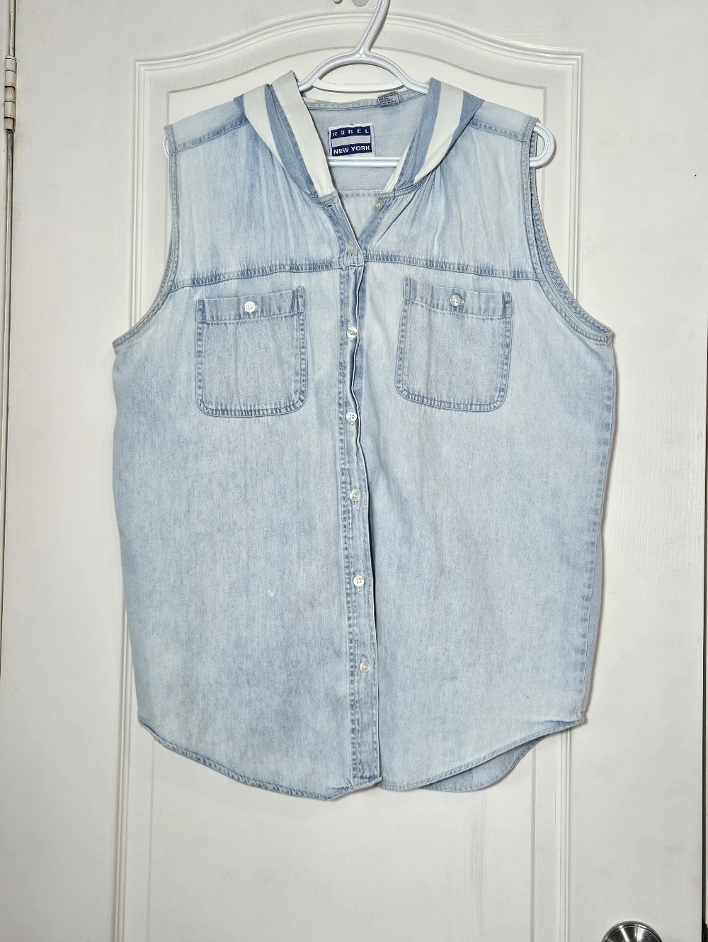 Vintage Chambray Hooded Button-Up Shirt | Sleeveless 90s Casual